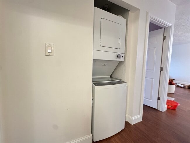 18 Buckley St, Unit 2 in Quincy, MA - Foto de edificio - Building Photo