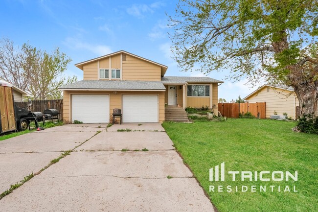 property at 7520 Dove Creek Cir