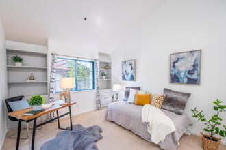 10272 Danube Dr in Cupertino, CA - Foto de edificio - Building Photo