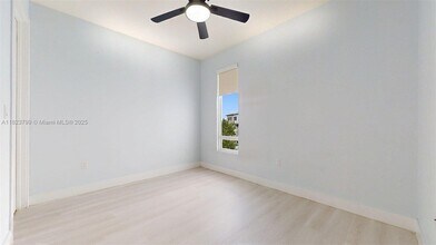 10255 NW 63rd Ter in Doral, FL - Building Photo - Building Photo