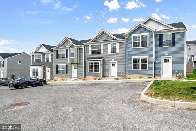 2623 Maplewood Cir in Harrisburg, PA - Building Photo - Building Photo