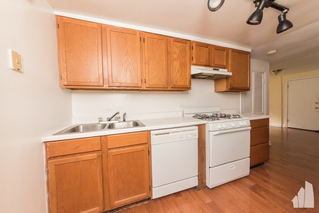 2036 W Charleston St in Chicago, IL - Building Photo