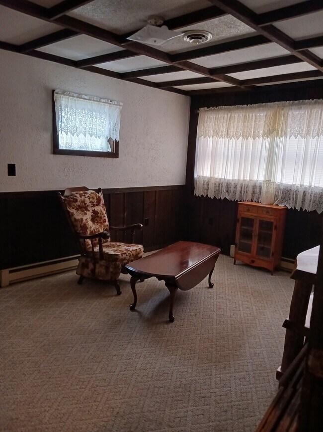 5 Adirondack Rd, Unit A in Hadley, NY - Foto de edificio - Building Photo