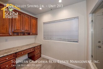 10626 Valley Spring Ln, Unit Unit 203 in Los Angeles, CA - Building Photo - Building Photo