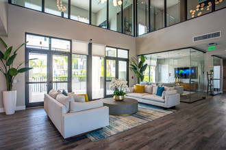 Pines Garden at City Center in Pembroke Pines, FL - Foto de edificio - Interior Photo