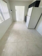 11361 NW 32nd Pl in Sunrise, FL - Foto de edificio - Building Photo