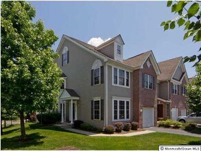 219 Satinwood Dr in Middletown, NJ - Building Photo - Building Photo
