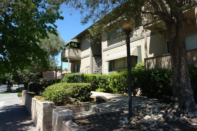 260-278 N San Tomas Aquino Rd in Campbell, CA - Foto de edificio - Building Photo