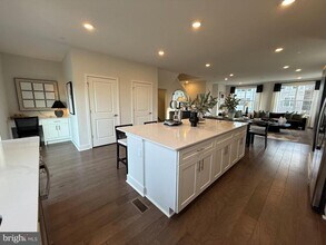 113 FRED CLARK Dr in Pennington, NJ - Building Photo - Building Photo