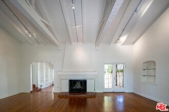 329 N McCadden Pl in Los Angeles, CA - Building Photo - Building Photo