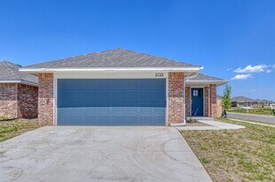 2723 Varenna Ln in Norman, OK - Building Photo