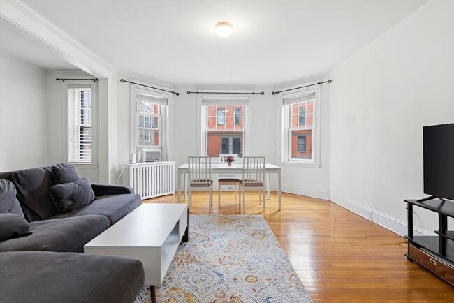 73 Parkman St in Brookline, MA - Building Photo - Building Photo