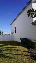 549 NW 204th St in Miami, FL - Building Photo - Building Photo