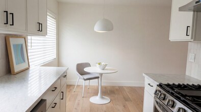 1011 Hilldale Ave, Unit 11 in West Hollywood, CA - Building Photo - Building Photo