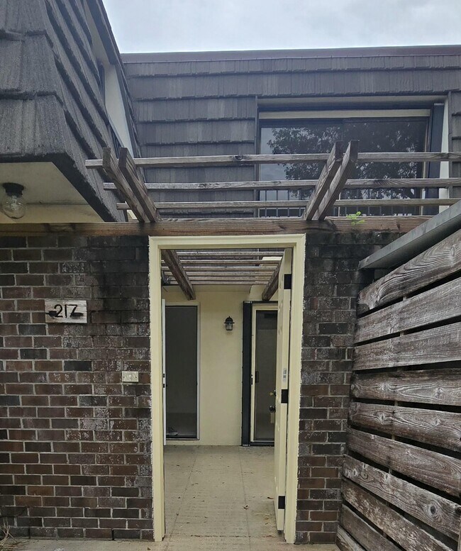 217 2nd Terrace in Palm Beach Gardens, FL - Building Photo - Building Photo