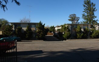 825-829 B St in Ramona, CA - Building Photo