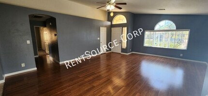 1717 Lightcap St in Lancaster, CA - Foto de edificio - Building Photo