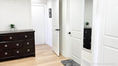 402 Upper Paradise Rd in Hamilton, ON - Building Photo - Building Photo