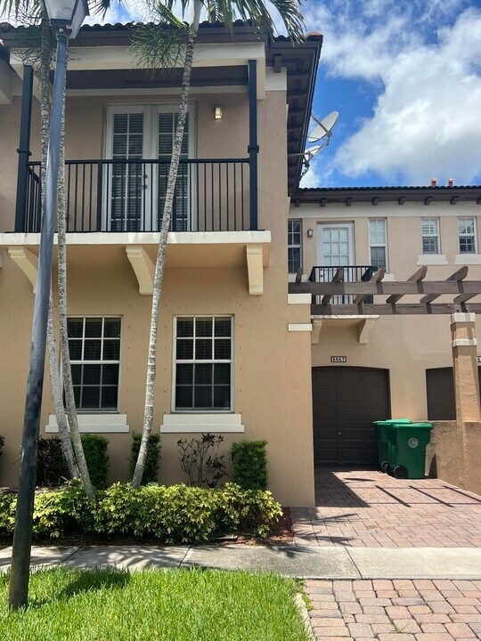 8657 Blaze Ct in Cooper City, FL - Building Photo