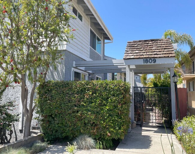 1809 Armour Ln in Redondo Beach, CA - Building Photo - Building Photo