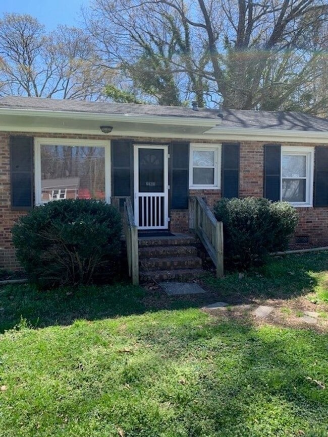 2203 Bradley St in Greensboro, NC - Building Photo - Building Photo