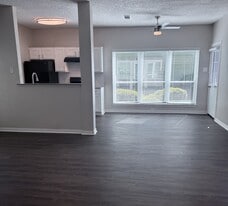 The Retreat at Faulkner Point in Garland, TX - Building Photo