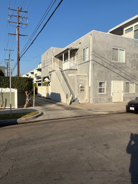 225 E Eagle St in Long Beach, CA - Building Photo