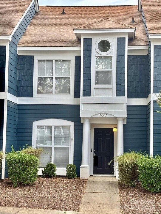 17557 Tuscany Ln in Cornelius, NC - Foto de edificio
