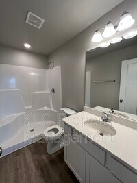 241 NW Greenway Pl photo'