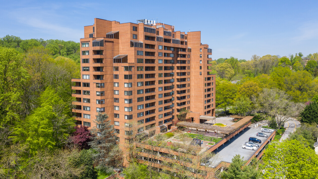 Harper House in Baltimore, MD - Building Photo