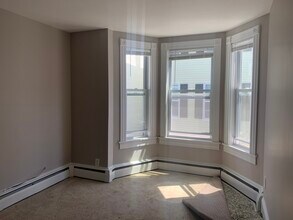 22 Story St, Unit 2 in Boston, MA - Foto de edificio - Building Photo