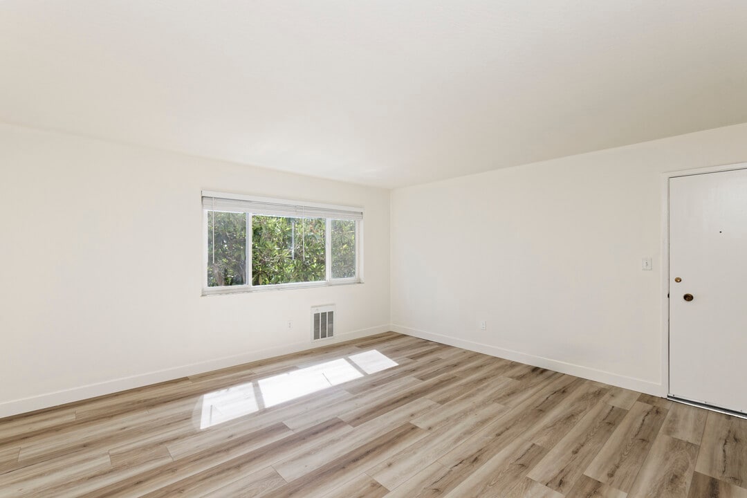 184 Callan Avenue in San Leandro, CA - Building Photo