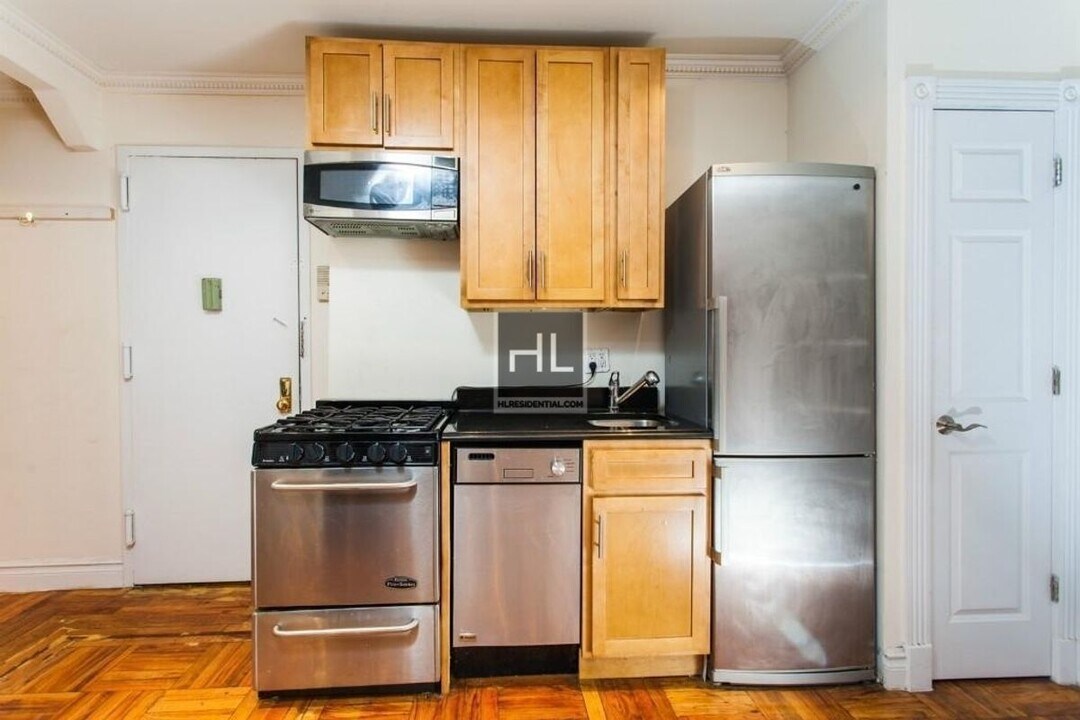 East 23rd Street in New York, NY - Building Photo
