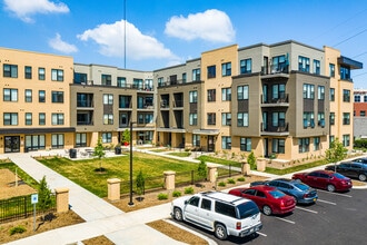 Tailor Place in Madison, WI - Foto de edificio - Building Photo