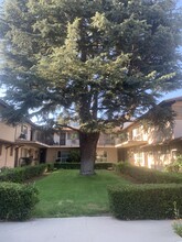 10871 Whipple St, Unit 10871 in Toluca Lake, CA - Building Photo - Building Photo