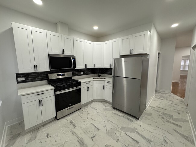 4114 W Melrose St, Unit 2 in Chicago, IL - Building Photo - Building Photo