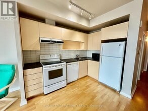 324-1324 Laurier Ave W in Ottawa, ON - Building Photo - Building Photo
