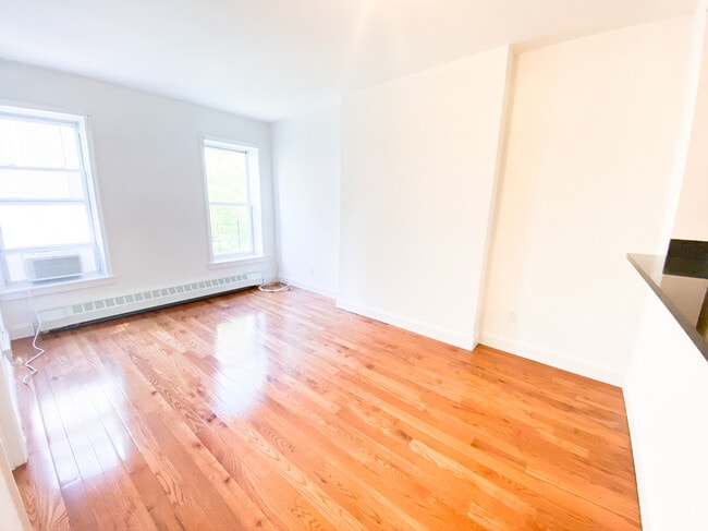 1352 Herkimer St, Unit #1 in Brooklyn, NY - Foto de edificio - Building Photo