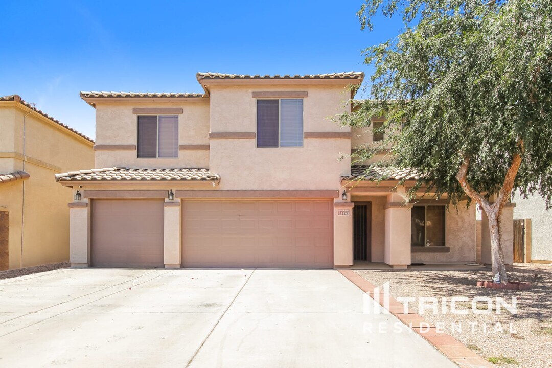 43565 W Elizabeth Ave in Maricopa, AZ - Building Photo