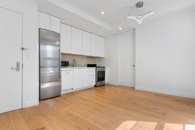 503 W 22nd St in New York, NY - Building Photo - Building Photo