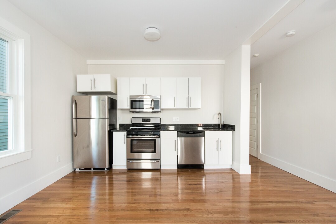 16 Suffolk St, Unit 16 in Cambridge, MA - Building Photo