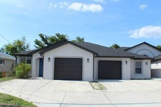 627 SE 13th Terrace in Cape Coral, FL - Foto de edificio - Building Photo