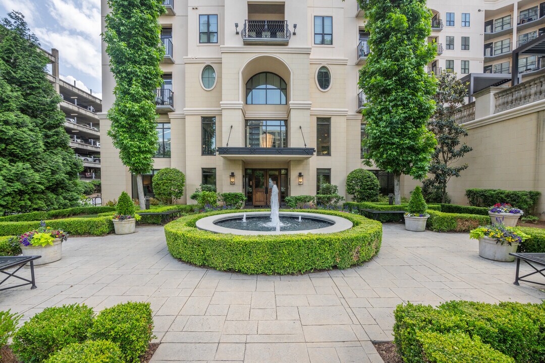 92 West Paces in Atlanta, GA - Building Photo