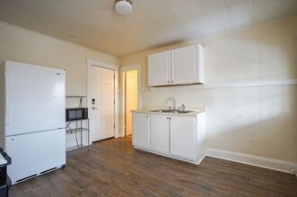 70 Maple St in Chicopee, MA - Building Photo - Building Photo