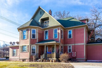 Cottage Grove Apartments in Des Moines, IA - Foto de edificio - Building Photo