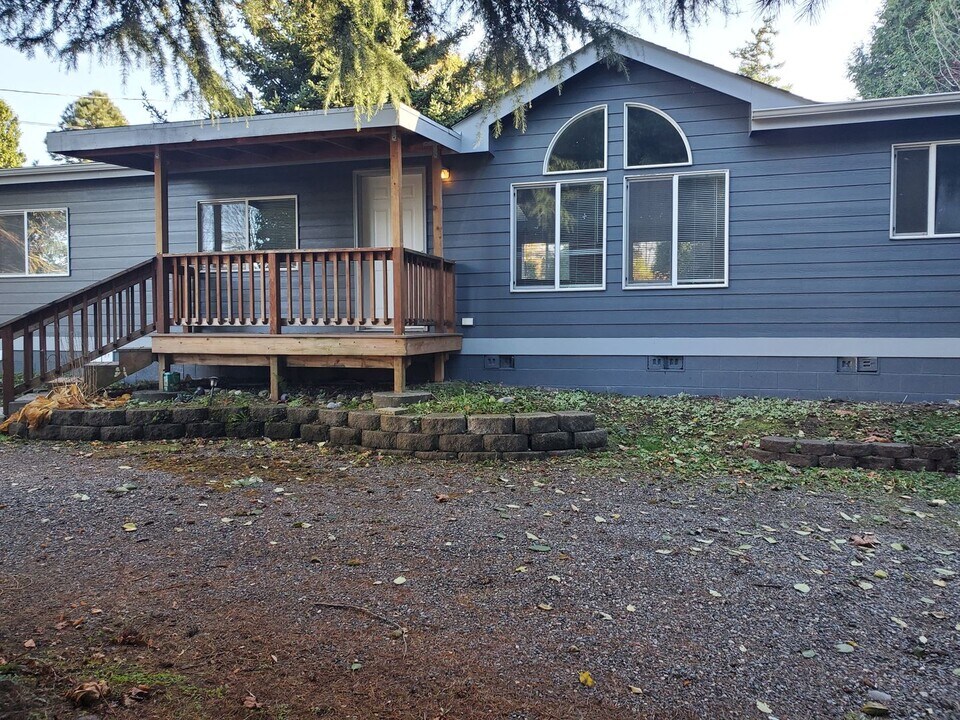 4991 Highland Dr in Blaine, WA - Building Photo