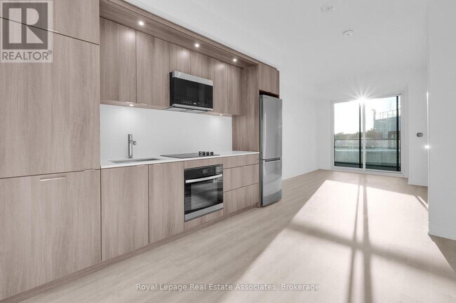 60 Central Park Roadway in Toronto, ON - Building Photo - Building Photo