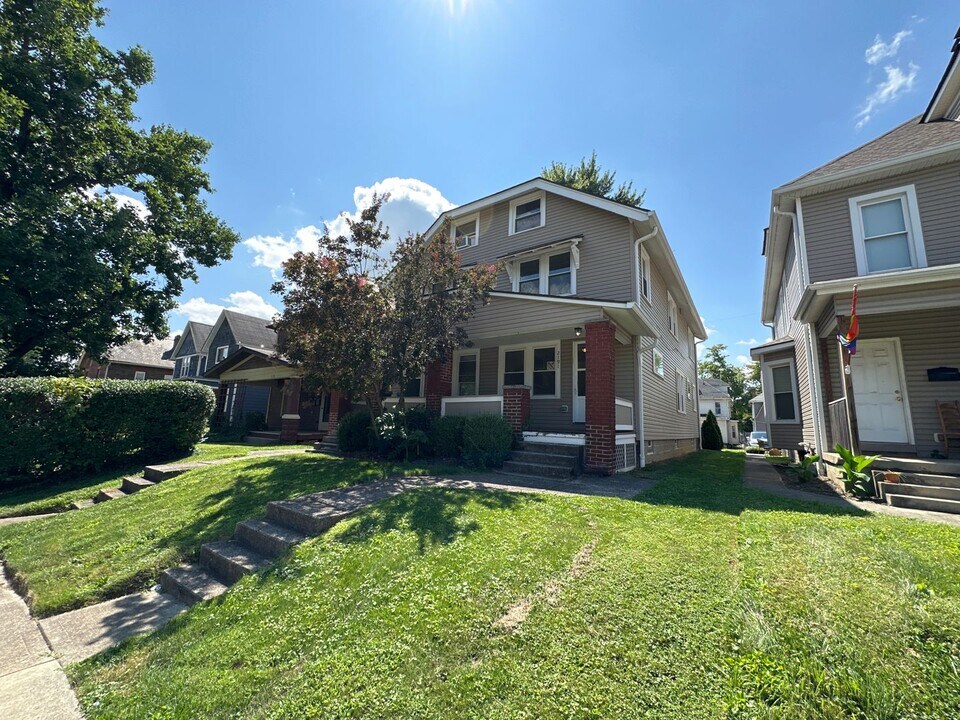 2189 Summit St in Columbus, OH - Building Photo