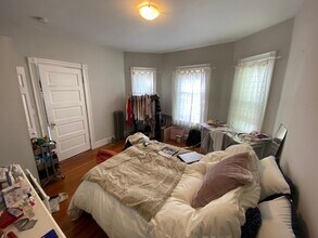 41 Belknap St, Unit 2 in Somerville, MA - Building Photo - Building Photo
