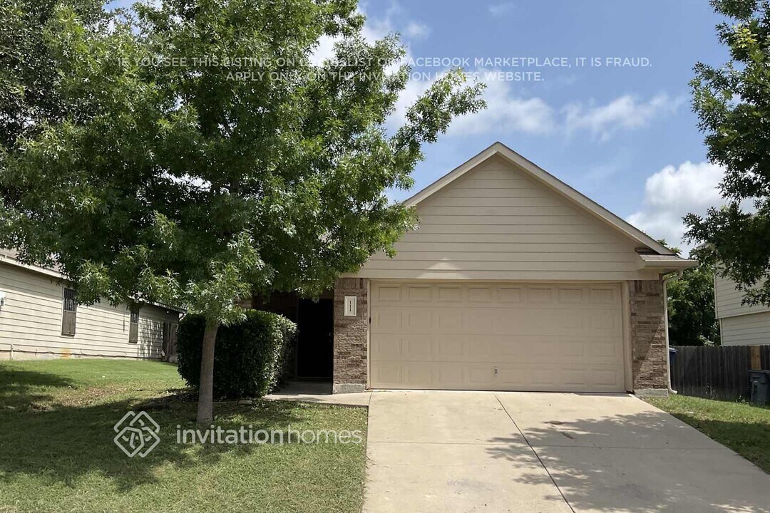 111 E Kirnwood Dr in Dallas, TX - Building Photo
